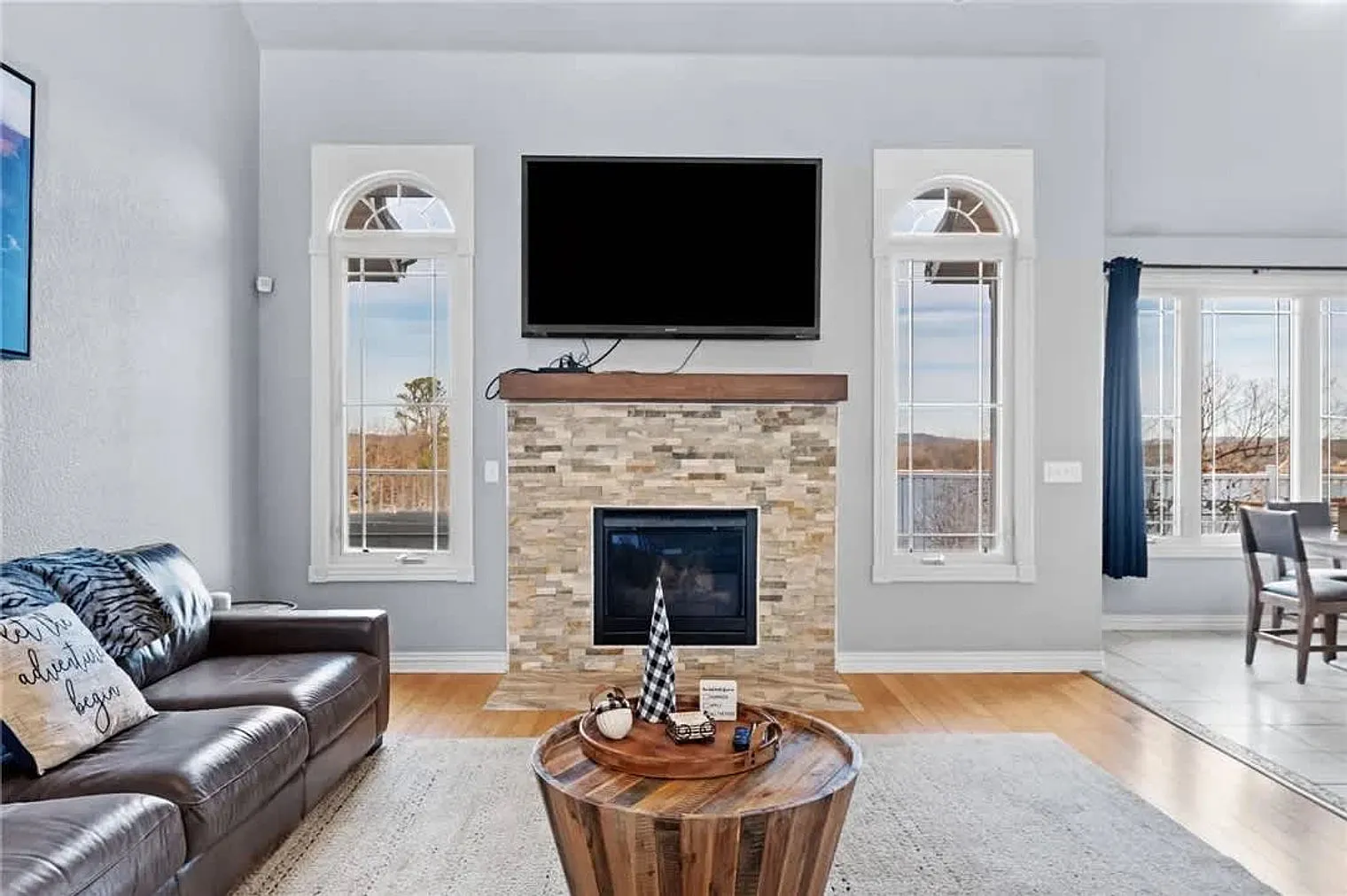 5 bed, 4.0 bath, 3993 sqft, $8,483 — Photo 1