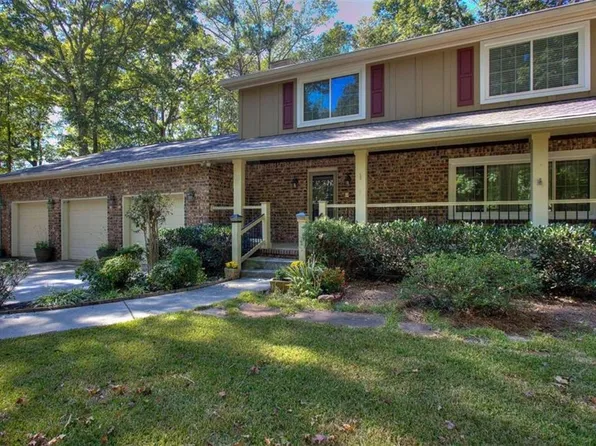 553 Edgefield Dr, Stone Mountain, GA 30087
