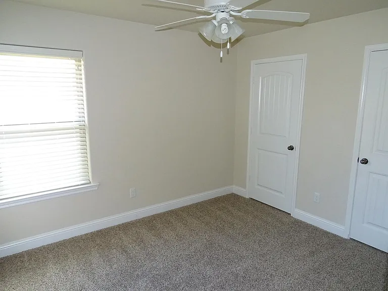 11107 Everett Ave — Photo 17