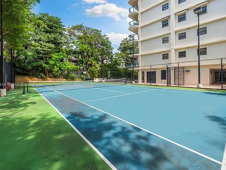 2575 S Bayshore Dr #11B — Photo 32