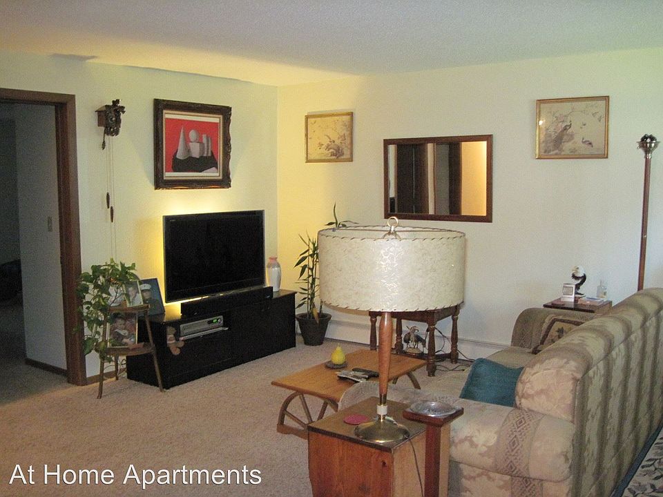 2nd image of 1312 2nd St NE APT 103