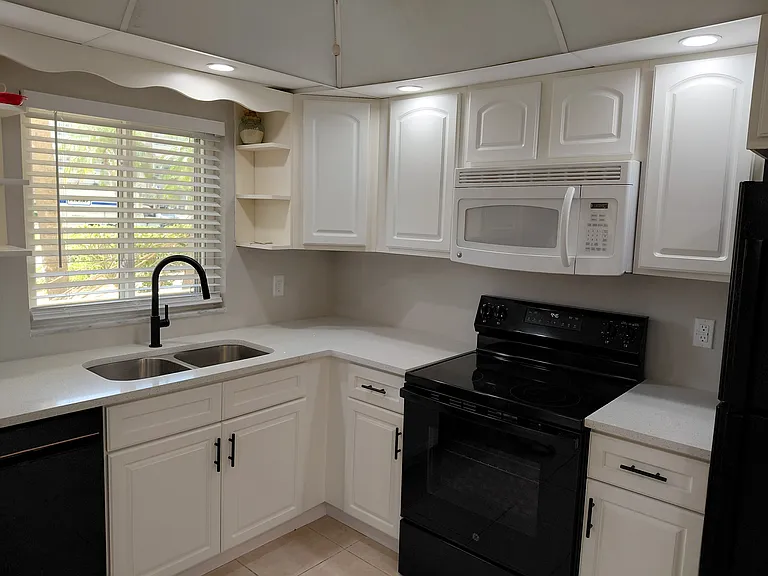 4725 Cove Cir #108 — Photo 22