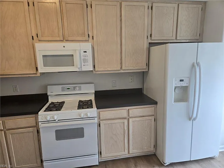 2591 Hartley St — Photo 8