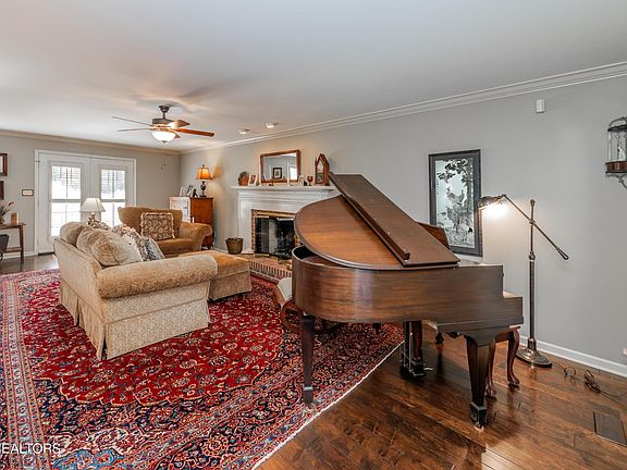 5th image of 7320 Wheatfield Pl