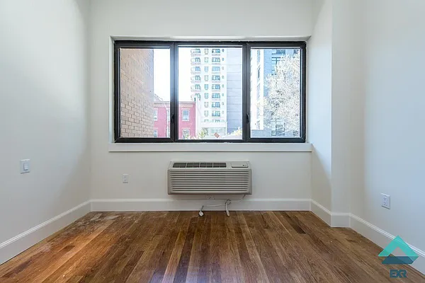 Rented by EXR | media 118