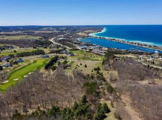 3350 Vineyard Ct, Petoskey, MI 49770