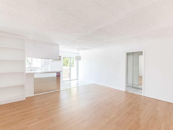 5th image of 1011 Palm Ave APT 404
