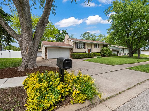 2nd image of 1704 Dunray Ln