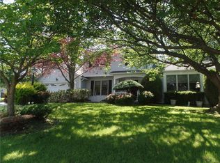 54 Canterbury Trl, Fairport, NY 14450