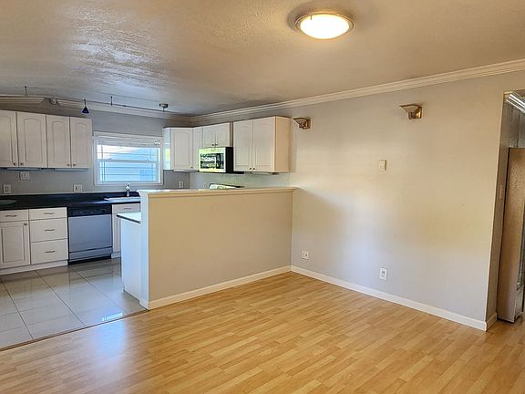 2nd image of 1529 25th St #1527-1531-
