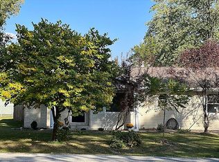 904 S Washington St, Sullivan, IL 61951