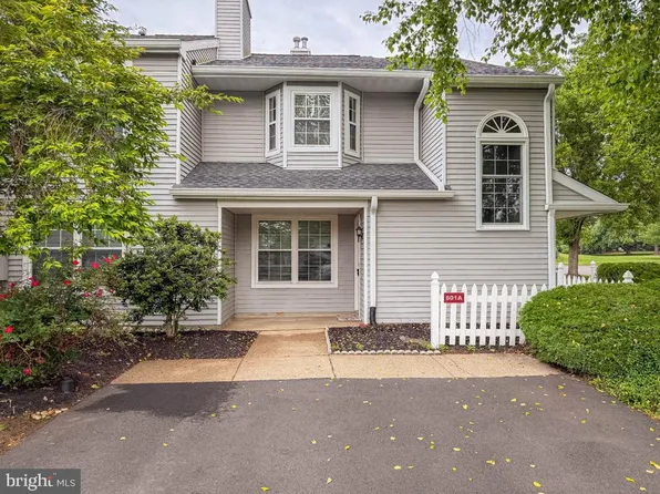601 Rose Hollow Dr APT A, Morrisville, PA 19067