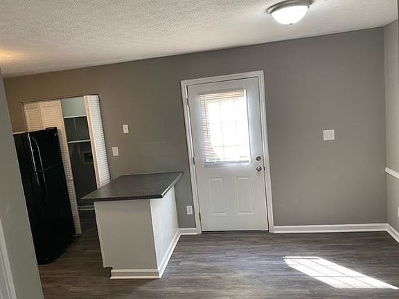 5th image of 130C Westwood Cir