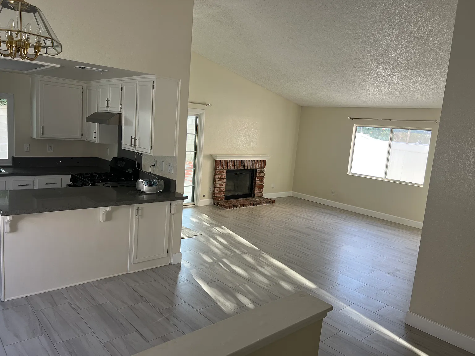 3 bed, 1450 sqft, $3,000 — Photo 4