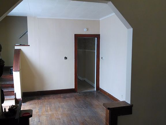 3rd image of 833 Wager St