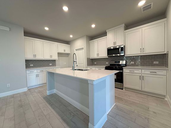 3rd image of 721 Santa Lucia Dr