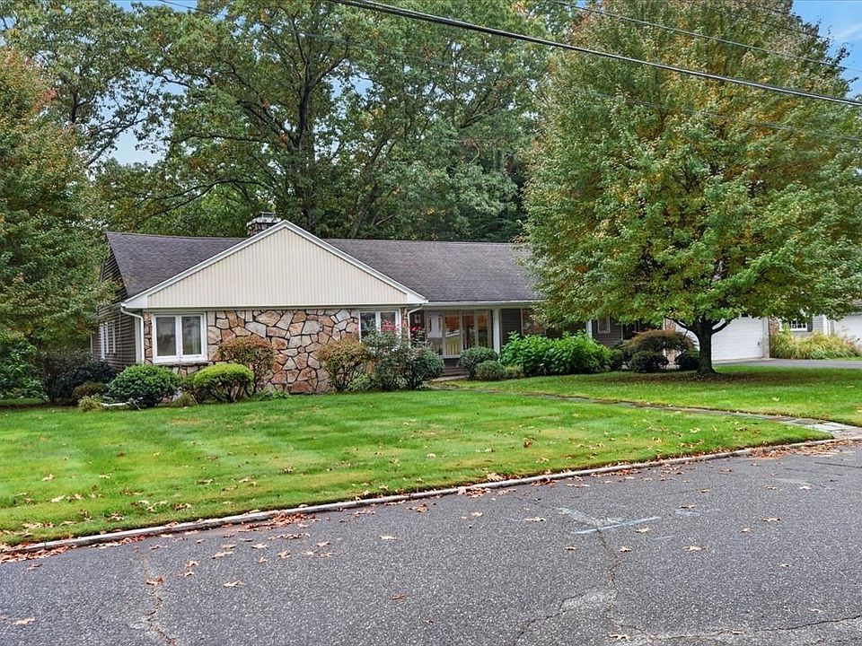 1st image of 25 Ridgeway Cir