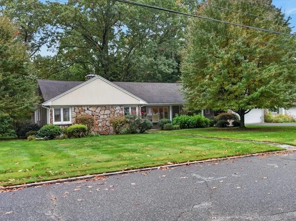 25 Ridgeway Cir, Springfield, MA 01118