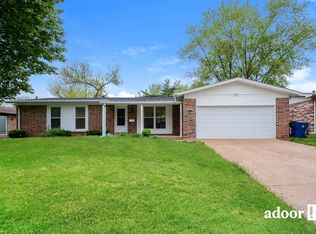 2511 Rhapsody Ln, Florissant, MO 63031