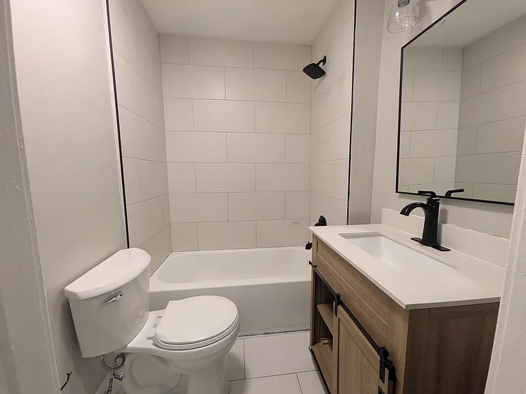 473 E Markison Ave — Photo 9