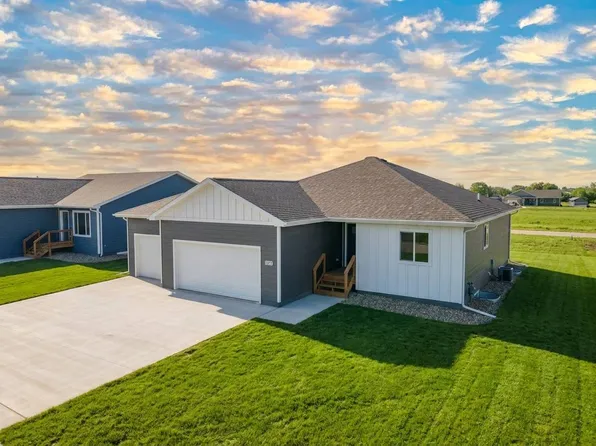 1477 Jefferson Ln, Rock Valley, IA 51247