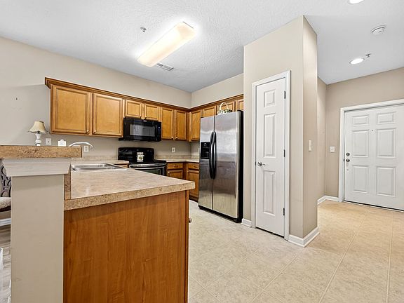 3rd image of 4104 Pinehurst Circle #2D
