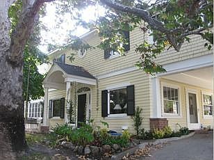 1st image of 1023 Green Ln