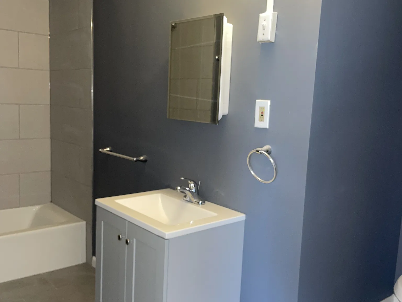 2 bed, 1000 sqft, $1,850 — Photo 1