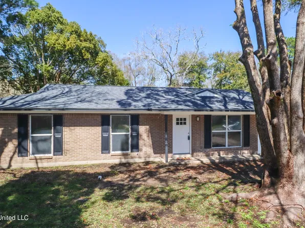 5054 Maid Marion Dr, Pascagoula, MS 39581