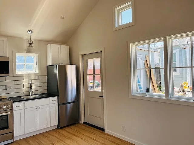 Entry to kitchen (construction finishing)