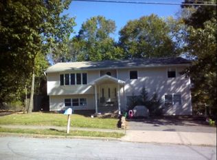 16 Wilsher Dr, Monsey, NY 10952