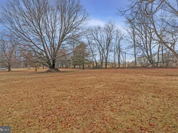 S King St, Leesburg, VA 20175