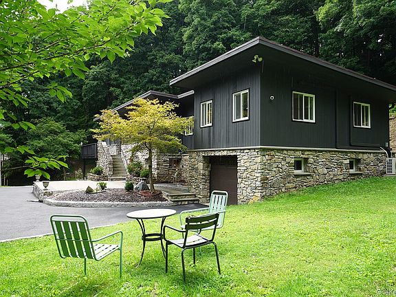 3rd image of 16 Briar Hill Road