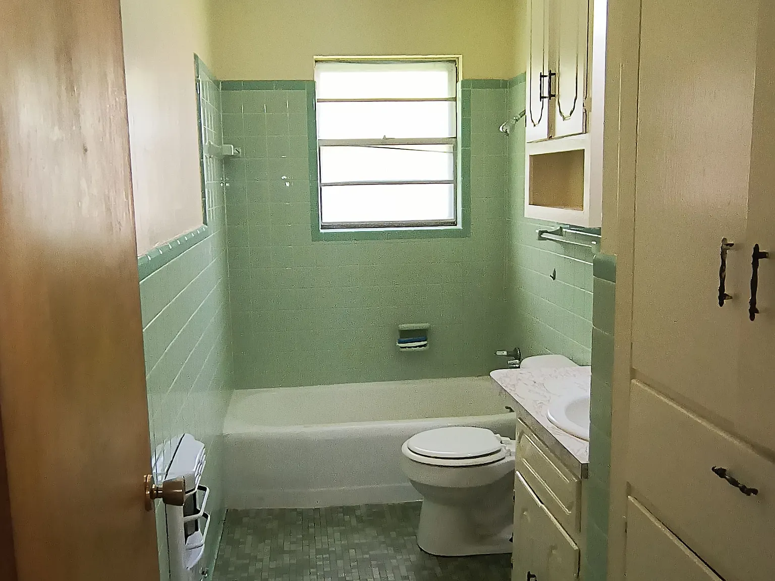 z1509 Belmoor Avenue - 1 — Photo 2