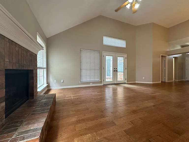 311 Eagle Point — Photo 7