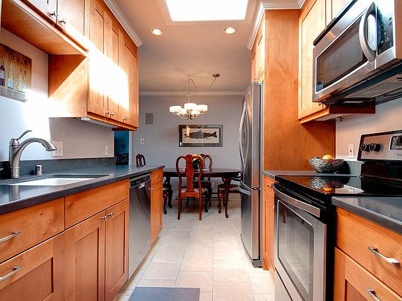 5th image of 515 Lake St S APT 305