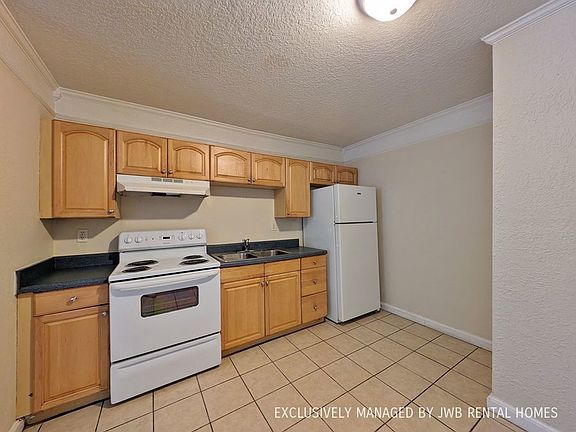 3rd image of 443 W 58th St