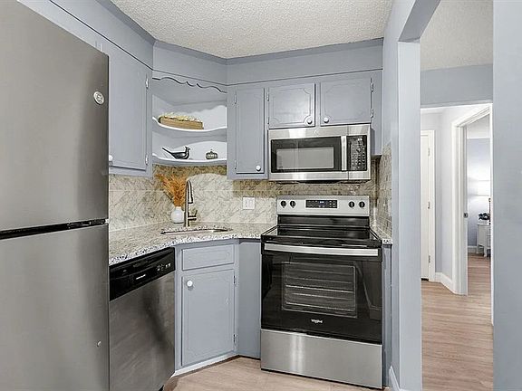3rd image of 5 Hallmark Gdns APT 7
