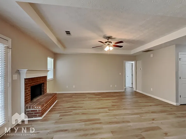 211 Nicki Ct — Photo 6