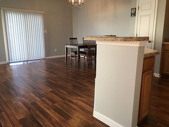 bar area has a nice ledge