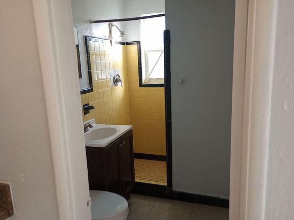 3rd image of 3300 Broadway APT 15