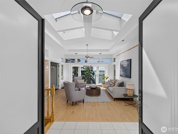 5th image of 104 Morey Avenue