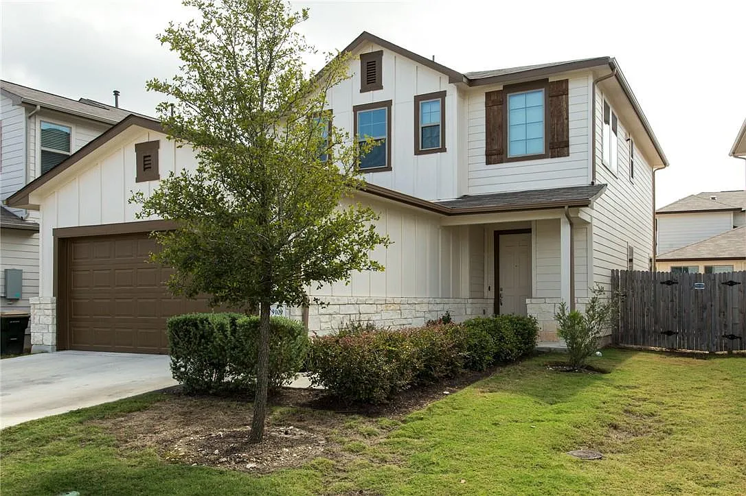 4 bed, 2.5 bath, 2002 sqft, $2,295 — Photo 1