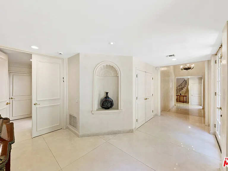 1118 San Ysidro Dr — Photo 6