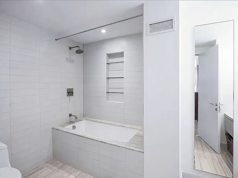 322 W 57th St #47V — Photo 6