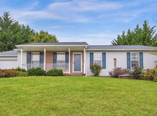 220 Sand Patch Ln, Stewartstown, PA 17363