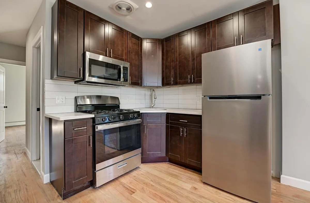 Building Photo - 52 Yonkers Ave #4