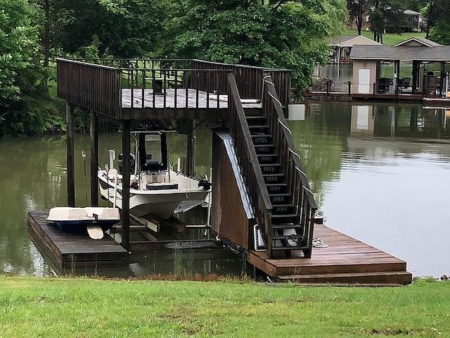 1st image of 120 Club House Dr