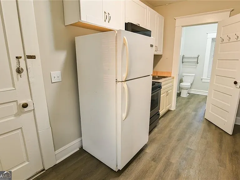 340 W Washington St — Photo 3
