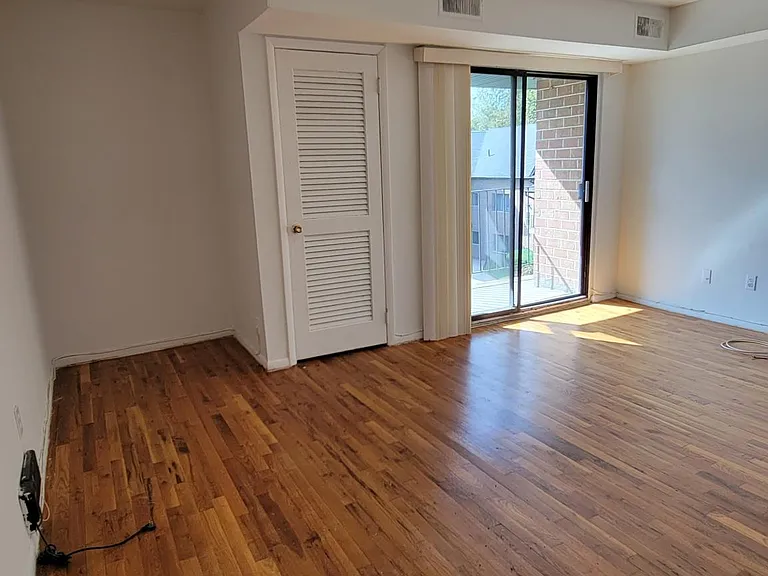25 Bay Ter #2S — Photo 3
